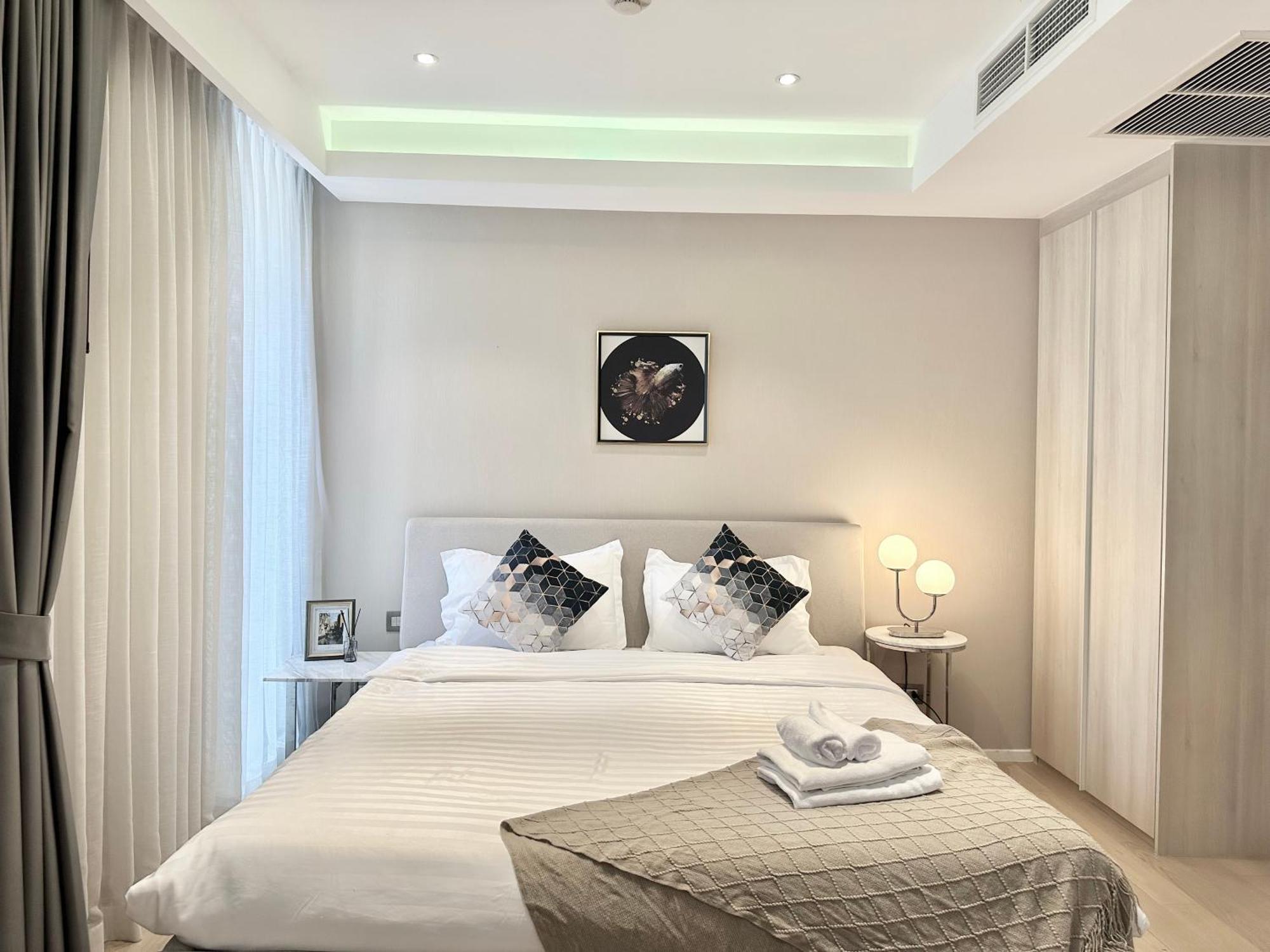 Sukhumvit 11#luxury#pool#gym#bts Nana&mrt Sukhumvit#1br#max4ppl דירה *